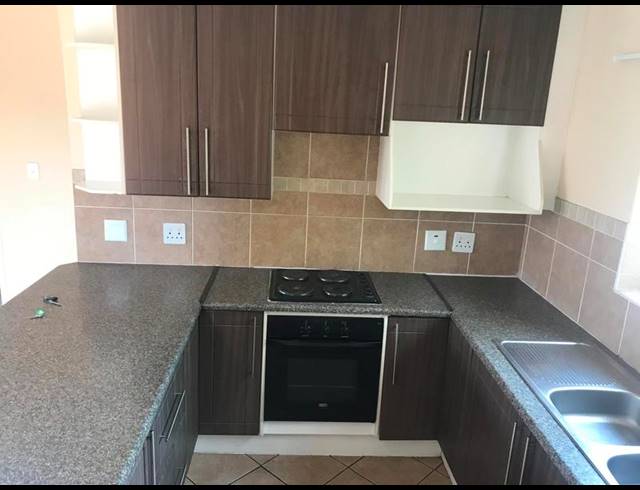 2 BEDROOM APARTMENT FOR SALE IN MOOIKLOOF RIDGE ESTATE